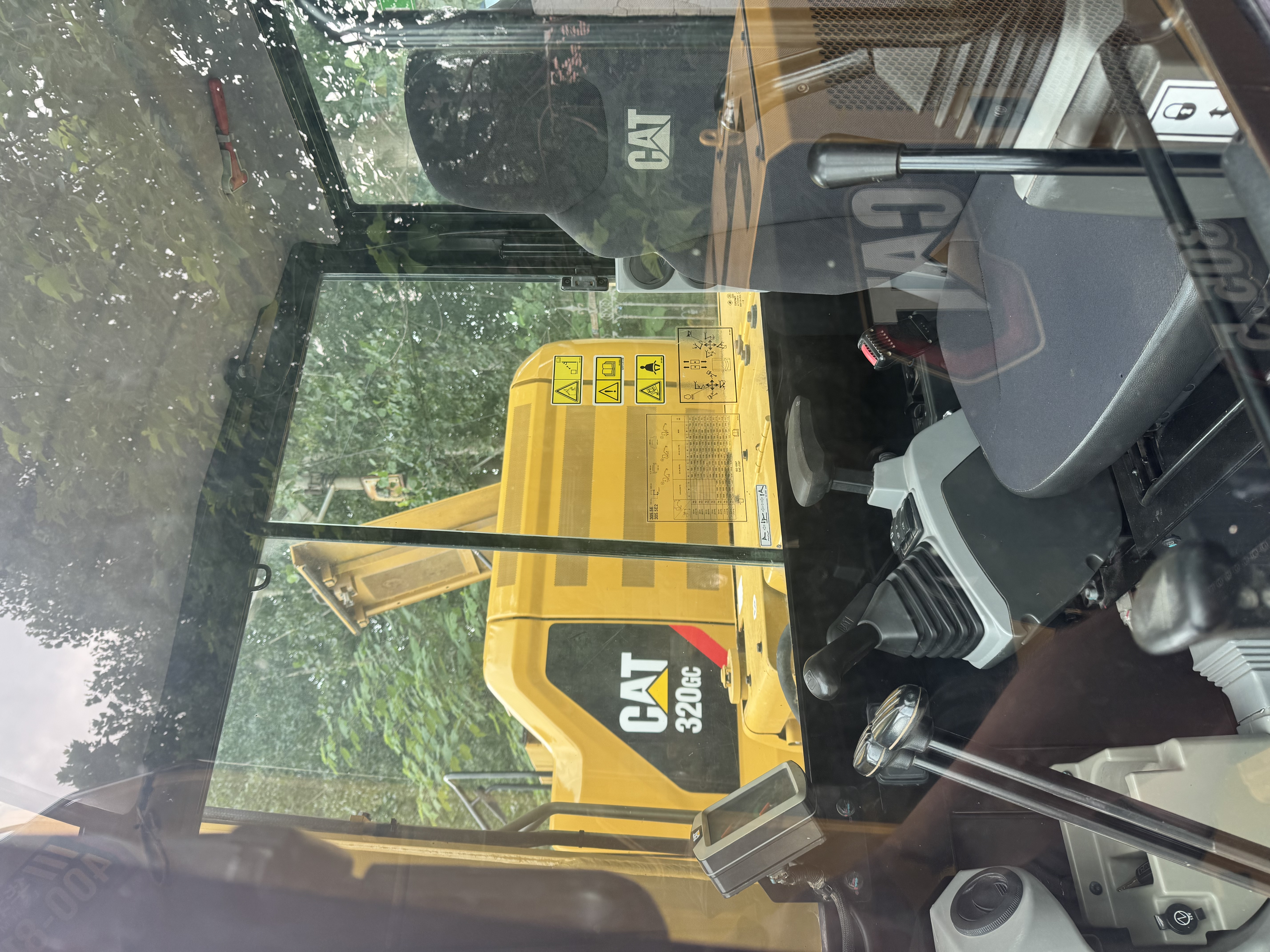 CAT 305.5E2-2.jpg